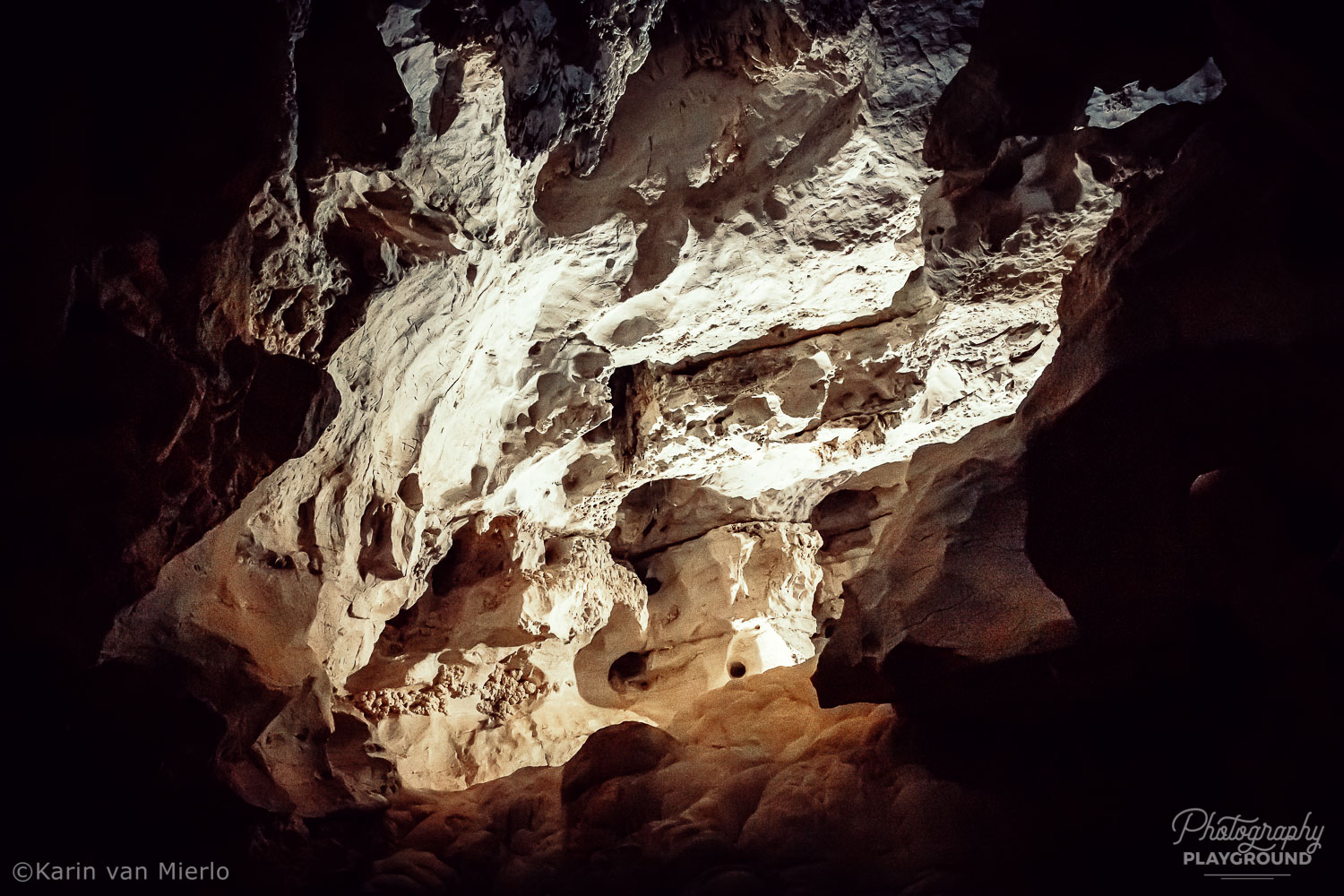 raw vs JPEG, shooting in raw | Photo: Corbeddu Cave, Sardinia, Italy | Copyright Karin van Mierlo, Photography Playground