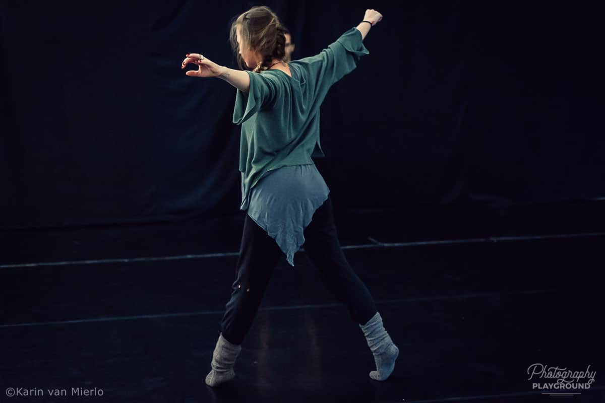 capturing motion in photography, action photography tips, camera settings for action shots, how to take good action photos, copyright Karin van Mierlo for Photography Playground. Photo:Dancer during rehearsals in a dance studio