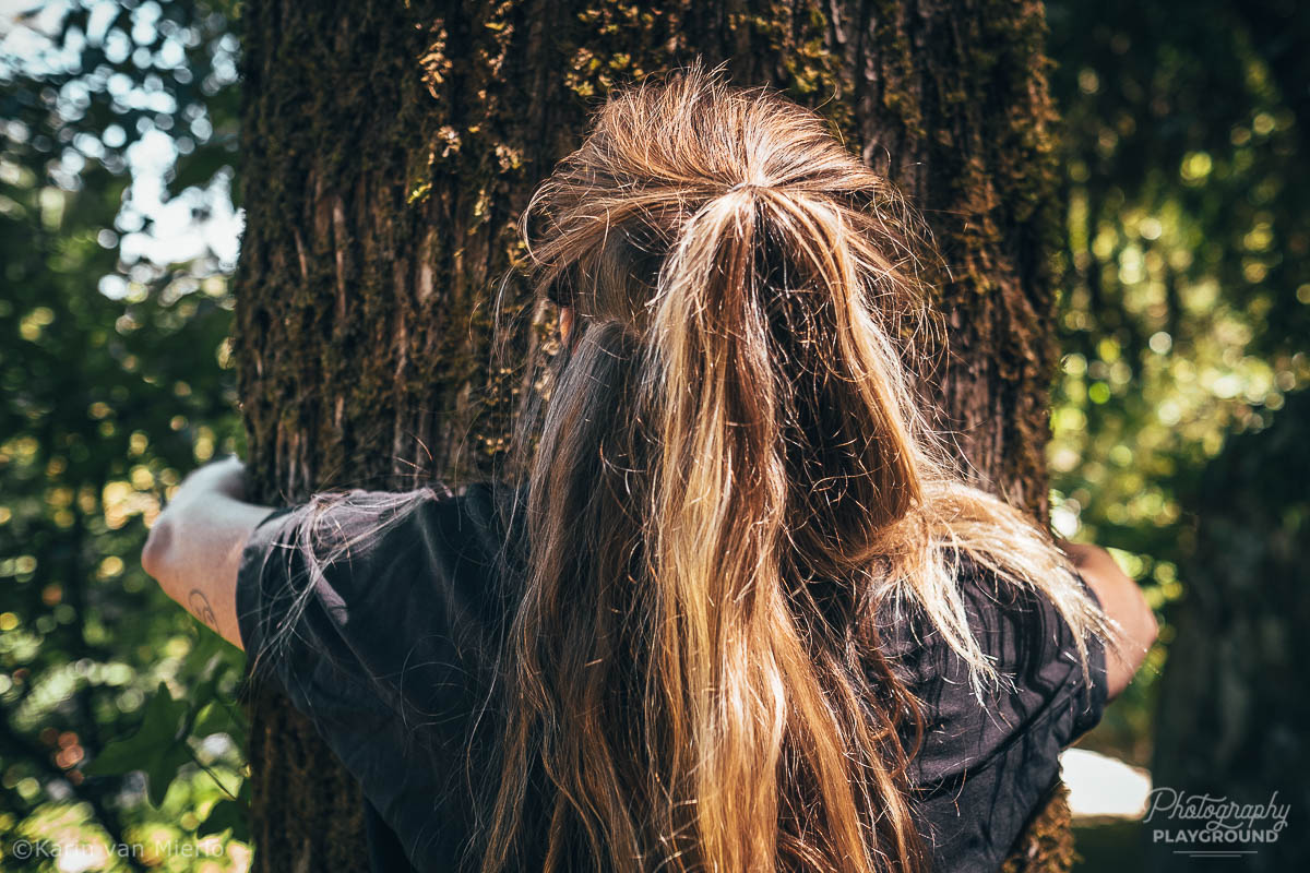 See Fresh: Finding Your Photo Mojo | Photo ©Karin van Mierlo | Photography Playground | A girl hugging a tree in Sintra, Portugal