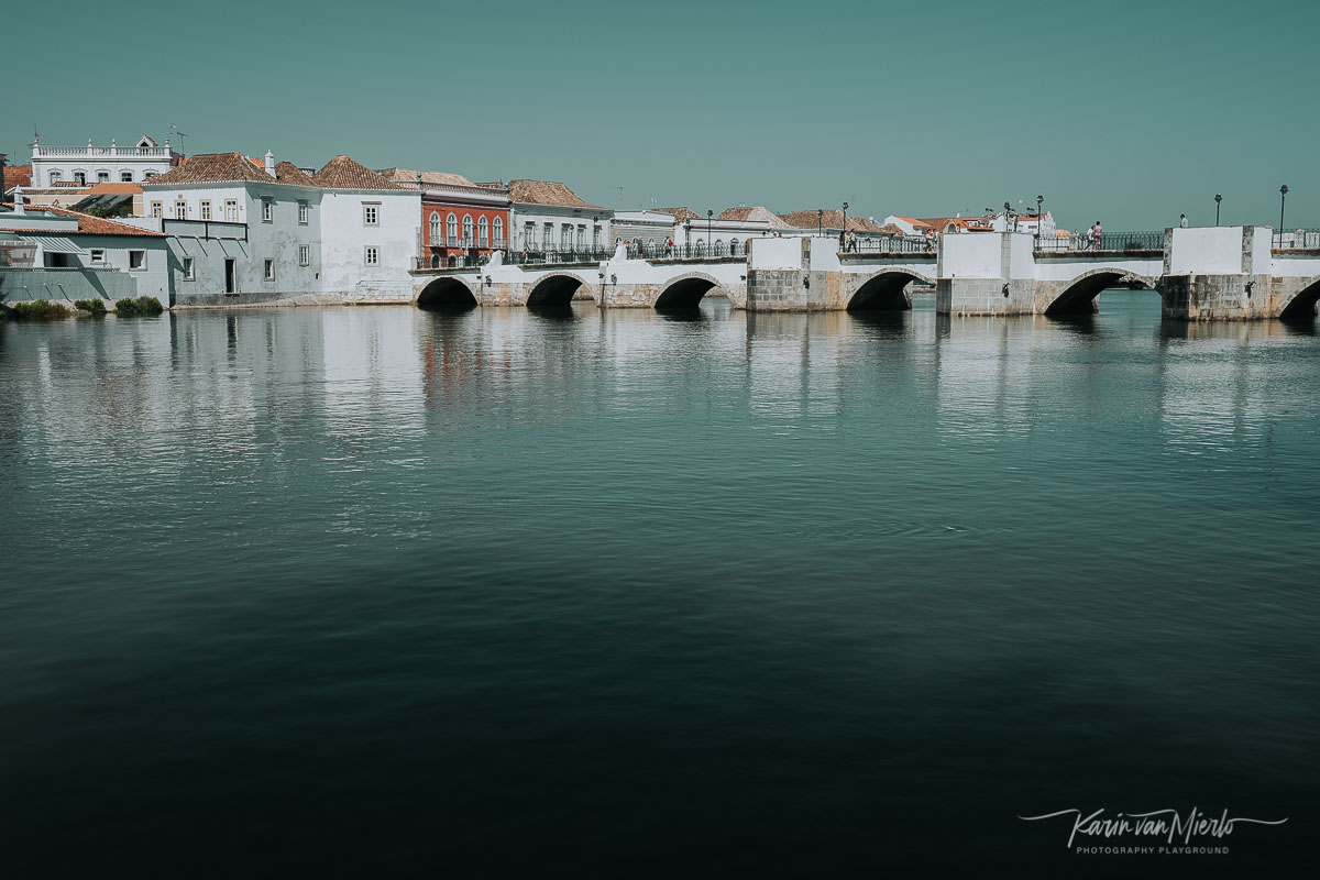 negative space photography | Photo:  Bridge in Tavira, Portugal | © Karin van Mierlo, Photography Playground