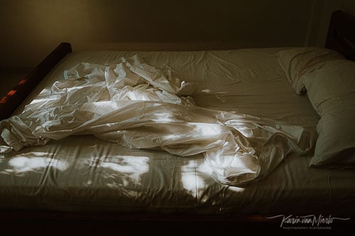 mindful photography course | ©Photo Karin van Mierlo at Photography Playground, light speck on a bed, Crete, Greece