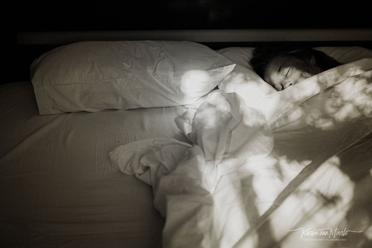 candid photography tips | Photo: A sleeping girl, Crete, Greece ©Karin van Mierlo, Photography Playground